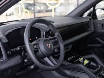 Porsche Cayenne E-Hybrid Ediția Neagră