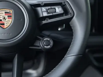 Porsche Cayenne E-Hybrid Ediția Neagră