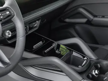 Porsche Cayenne E-Hybrid Ediția Neagră