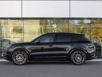 Porsche Cayenne E-Hybrid Ediția Neagră