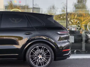 Porsche Cayenne E-Hybrid Ediția Neagră