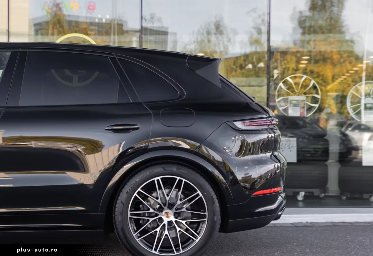 Porsche Cayenne E-Hybrid Ediția Neagră