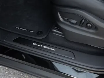 Porsche Cayenne E-Hybrid Ediția Neagră