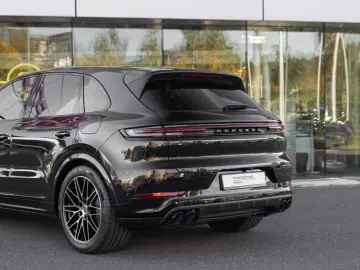 Porsche Cayenne E-Hybrid Ediția Neagră