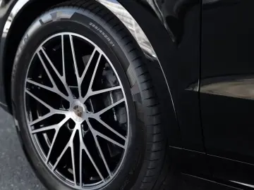 Porsche Cayenne E-Hybrid Ediția Neagră