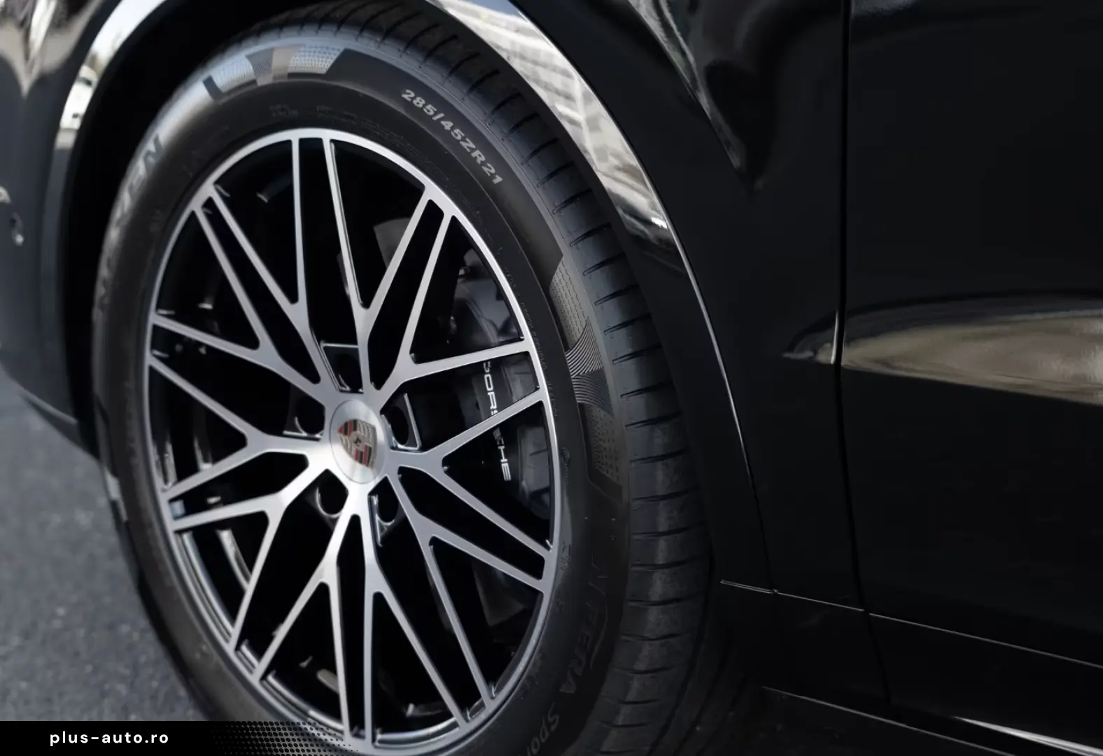 Porsche Cayenne E-Hybrid Ediția Neagră