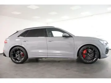RS Q8 4.0 TFSI quattro performance Matrix HUD AH