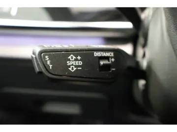 RS Q8 4.0 TFSI quattro performance Matrix HUD AH