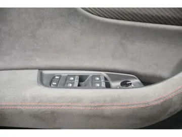 RS Q8 4.0 TFSI quattro performance Matrix HUD AH