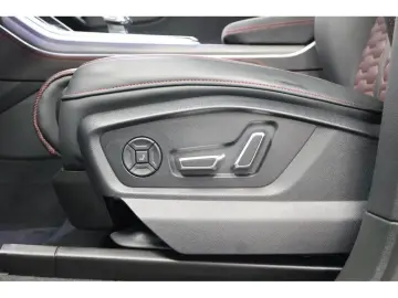 RS Q8 4.0 TFSI quattro performance Matrix HUD AH