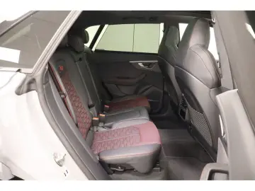 RS Q8 4.0 TFSI quattro performance Matrix HUD AH