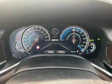 BMW Seria 7 740e L xDrive