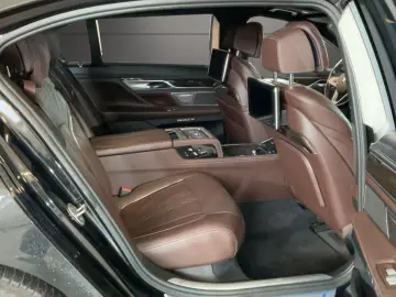 BMW Seria 7 740e L xDrive