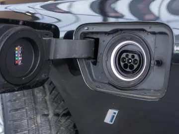 BMW Seria 7 740e L xDrive