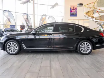 BMW Seria 7 740e L xDrive