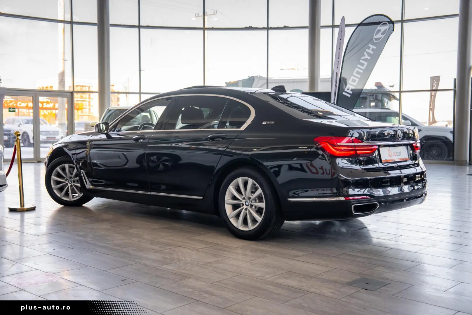 BMW Seria 7 740e L xDrive