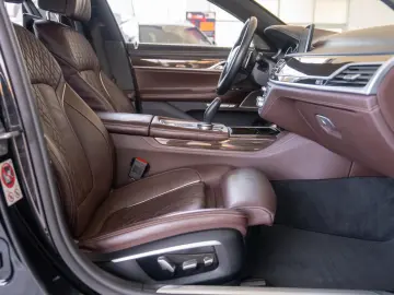 BMW Seria 7 740e L xDrive