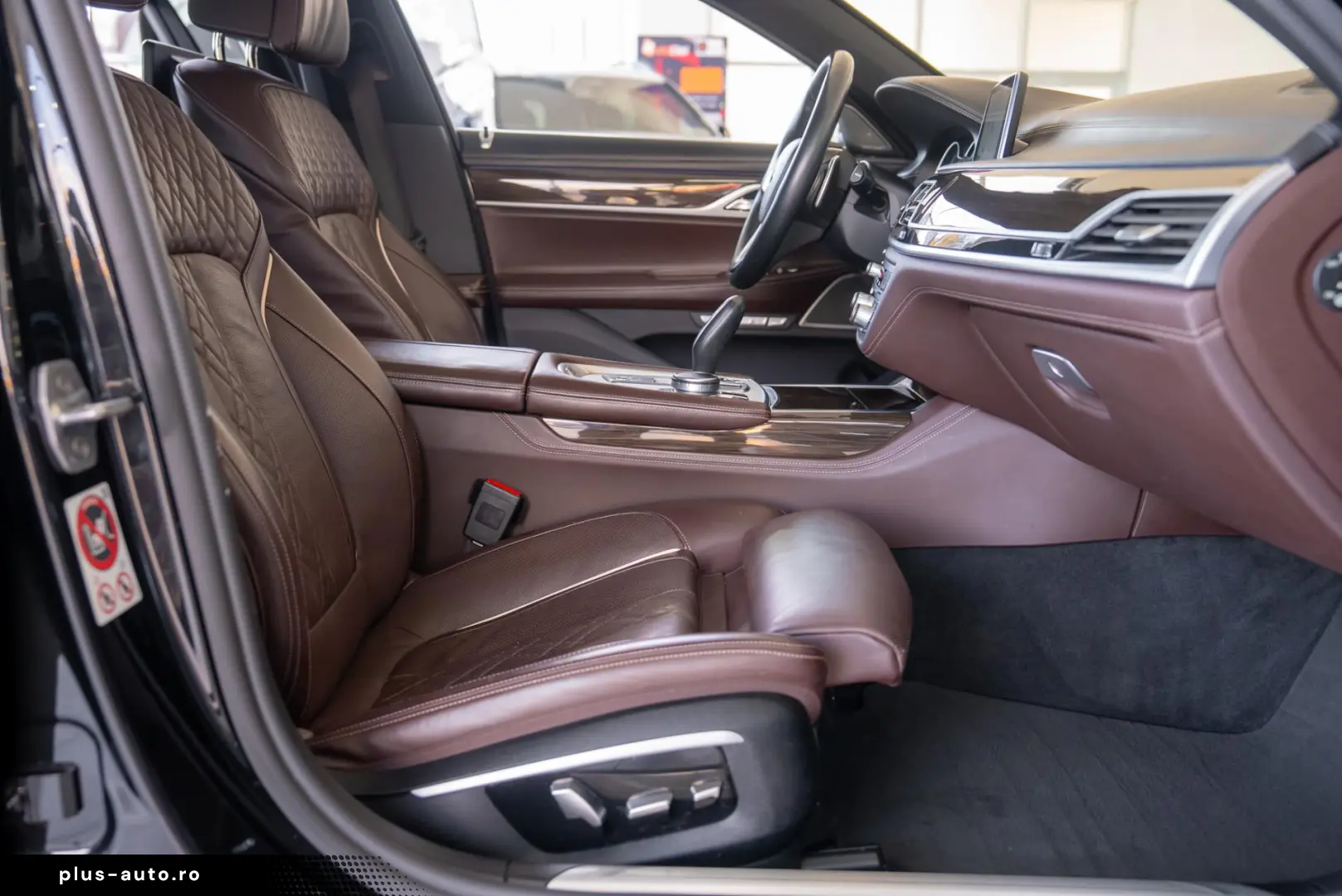 BMW Seria 7 740e L xDrive