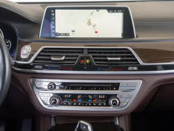 BMW Seria 7 740e L xDrive