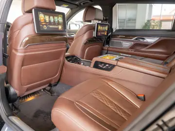 BMW Seria 7 740e L xDrive