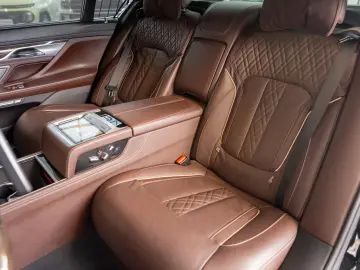 BMW Seria 7 740e L xDrive