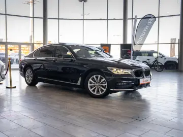 BMW Seria 7 740e L xDrive