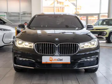BMW Seria 7 740e L xDrive