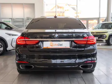 BMW Seria 7 740e L xDrive