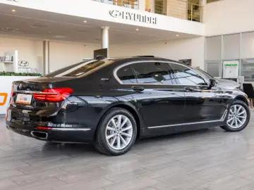 BMW Seria 7 740e L xDrive