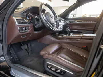 BMW Seria 7 740e L xDrive