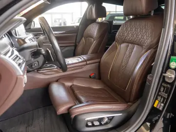 BMW Seria 7 740e L xDrive