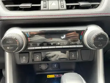 RAV 4 Plug-in-Hybrid Technik-Paket  HUD Navi LED