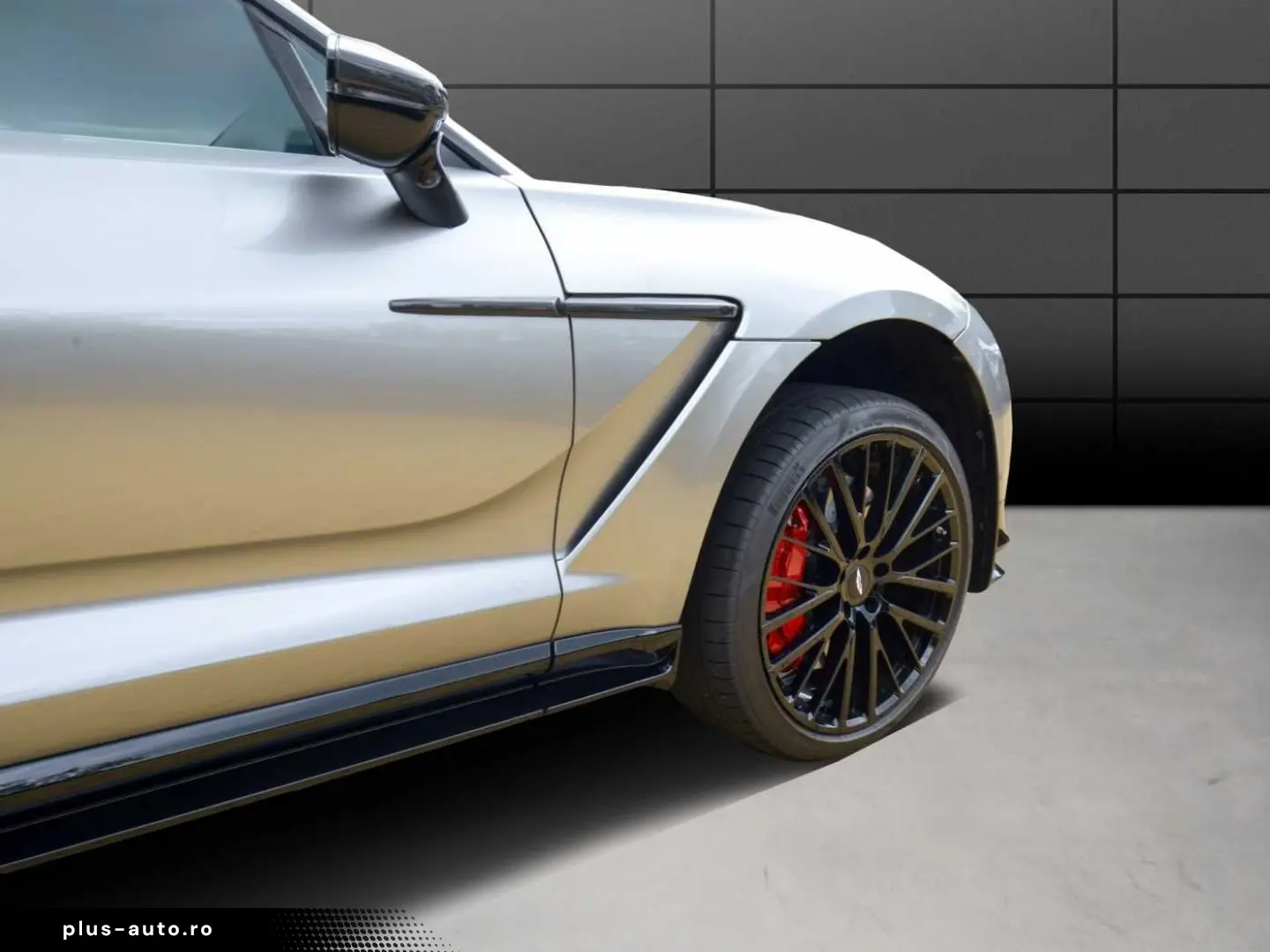 ASTON MARTIN DBX707 MY 2025
