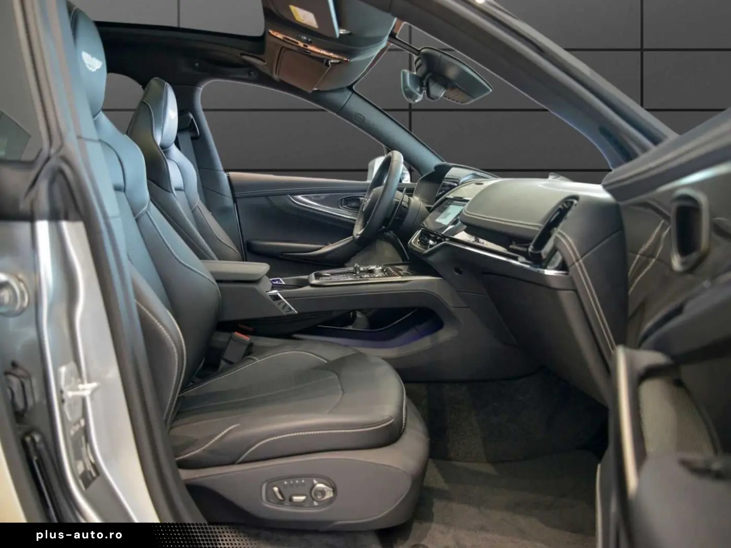 ASTON MARTIN DBX707 MY 2025