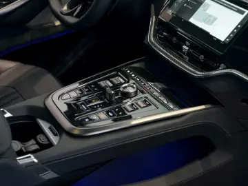 ASTON MARTIN DBX707 MY 2025