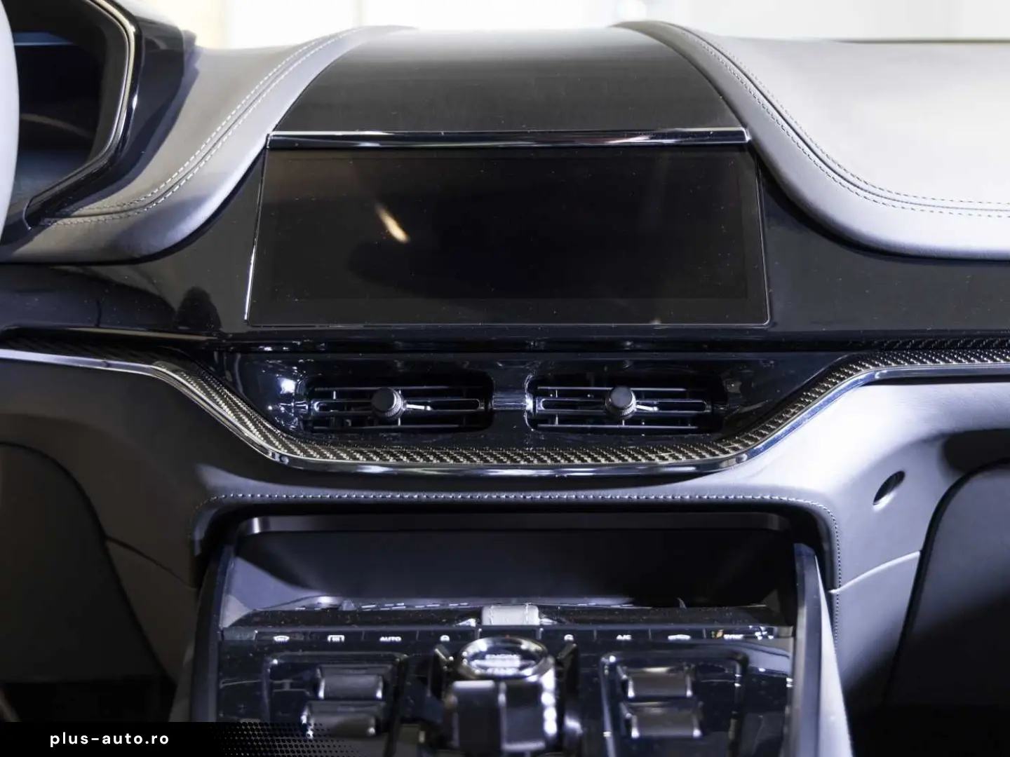 ASTON MARTIN DBX 707 -Lightning Silver-