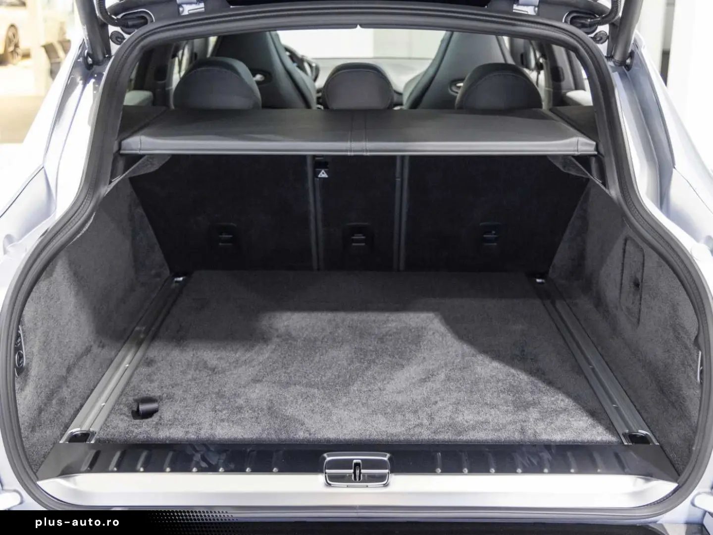 ASTON MARTIN DBX 707 -Lightning Silver-