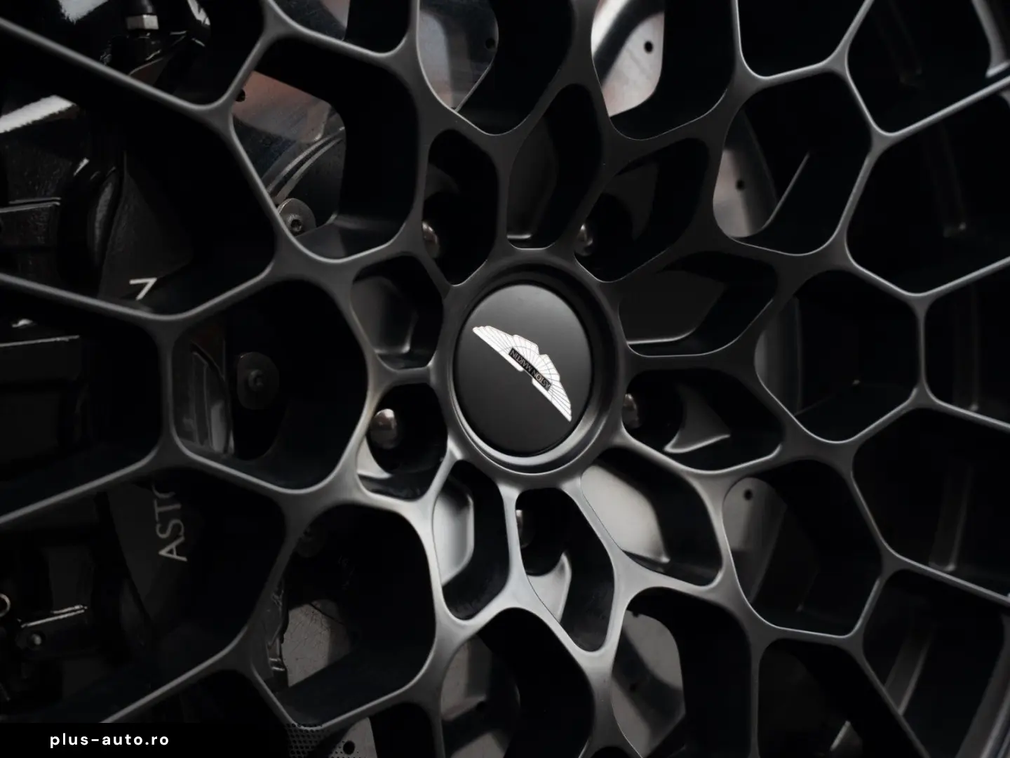 ASTON MARTIN DBS770 Ultimate Volante   Carbon Fibre Seats