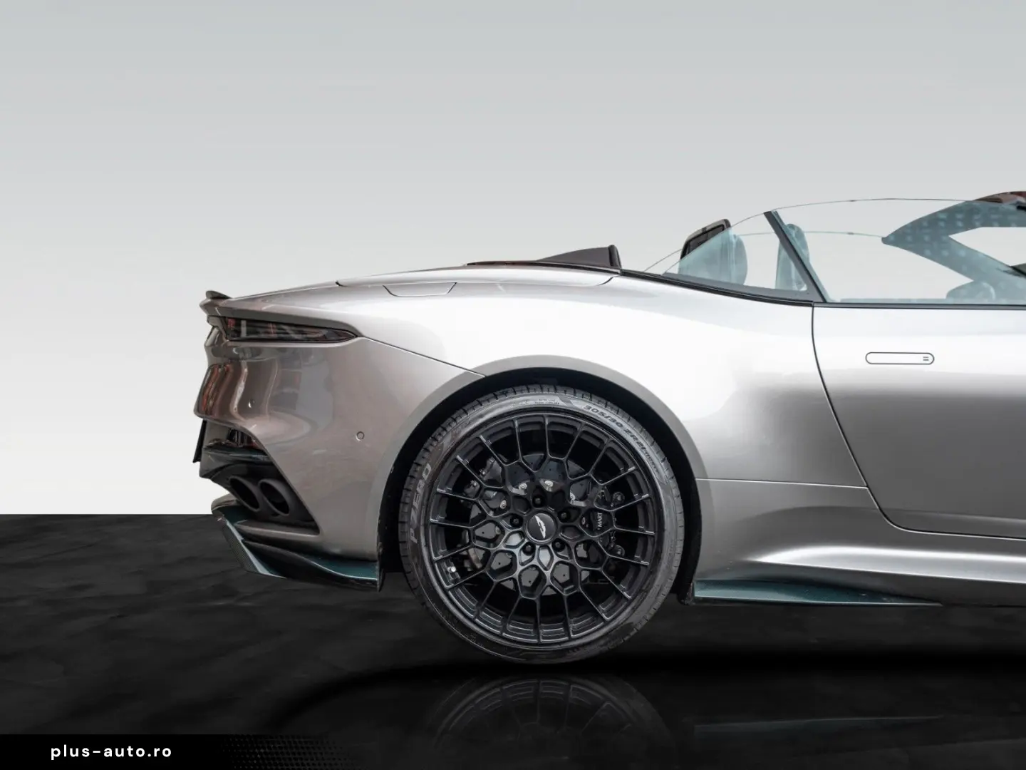 ASTON MARTIN DBS770 Ultimate Volante   Carbon Fibre Seats