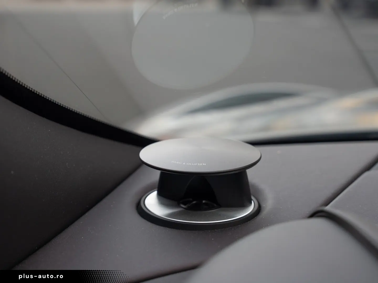 ASTON MARTIN DBS770 Ultimate Volante   Carbon Fibre Seats