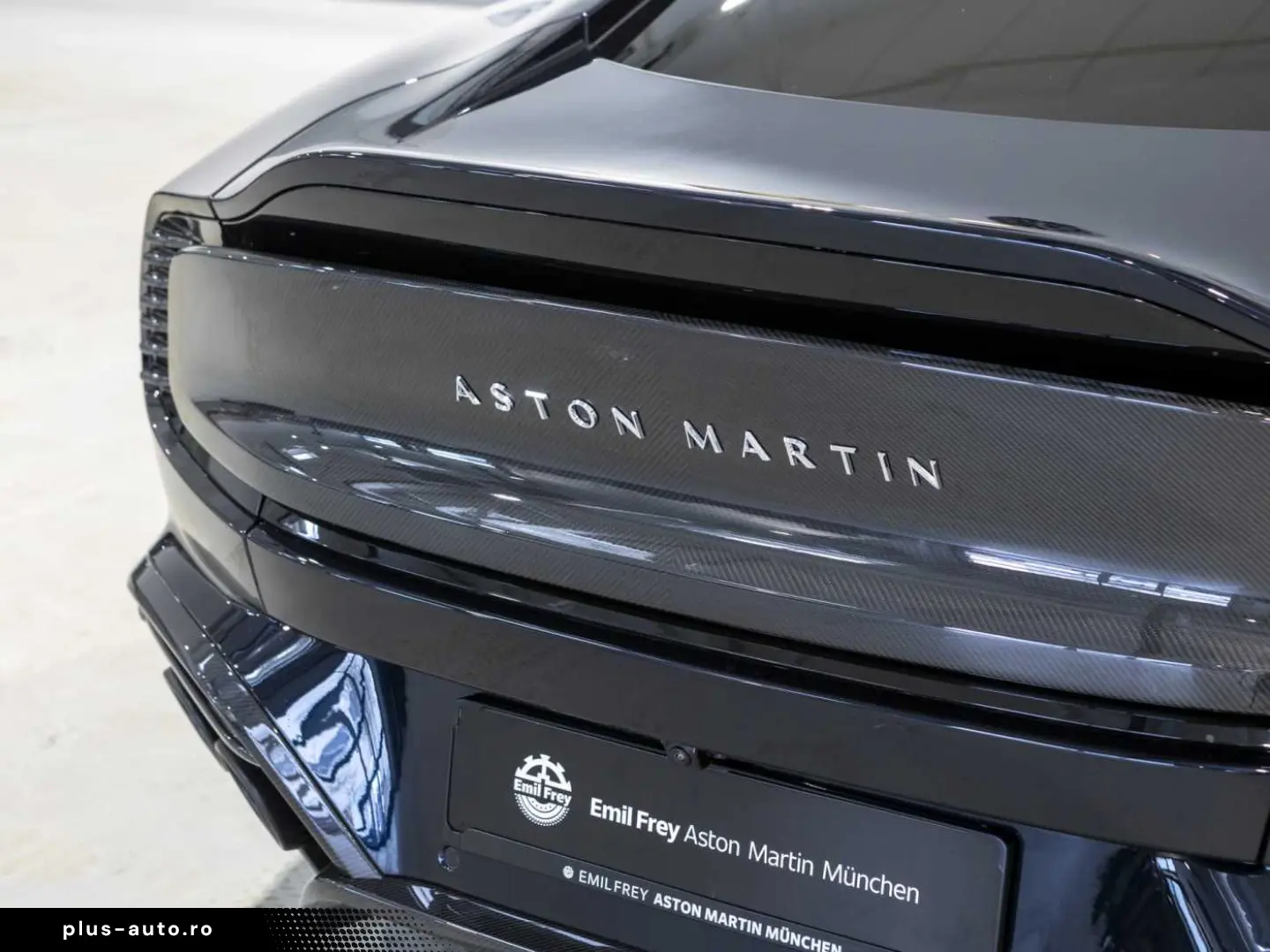 ASTON MARTIN V12 Vanquish -Ultramarine Black-