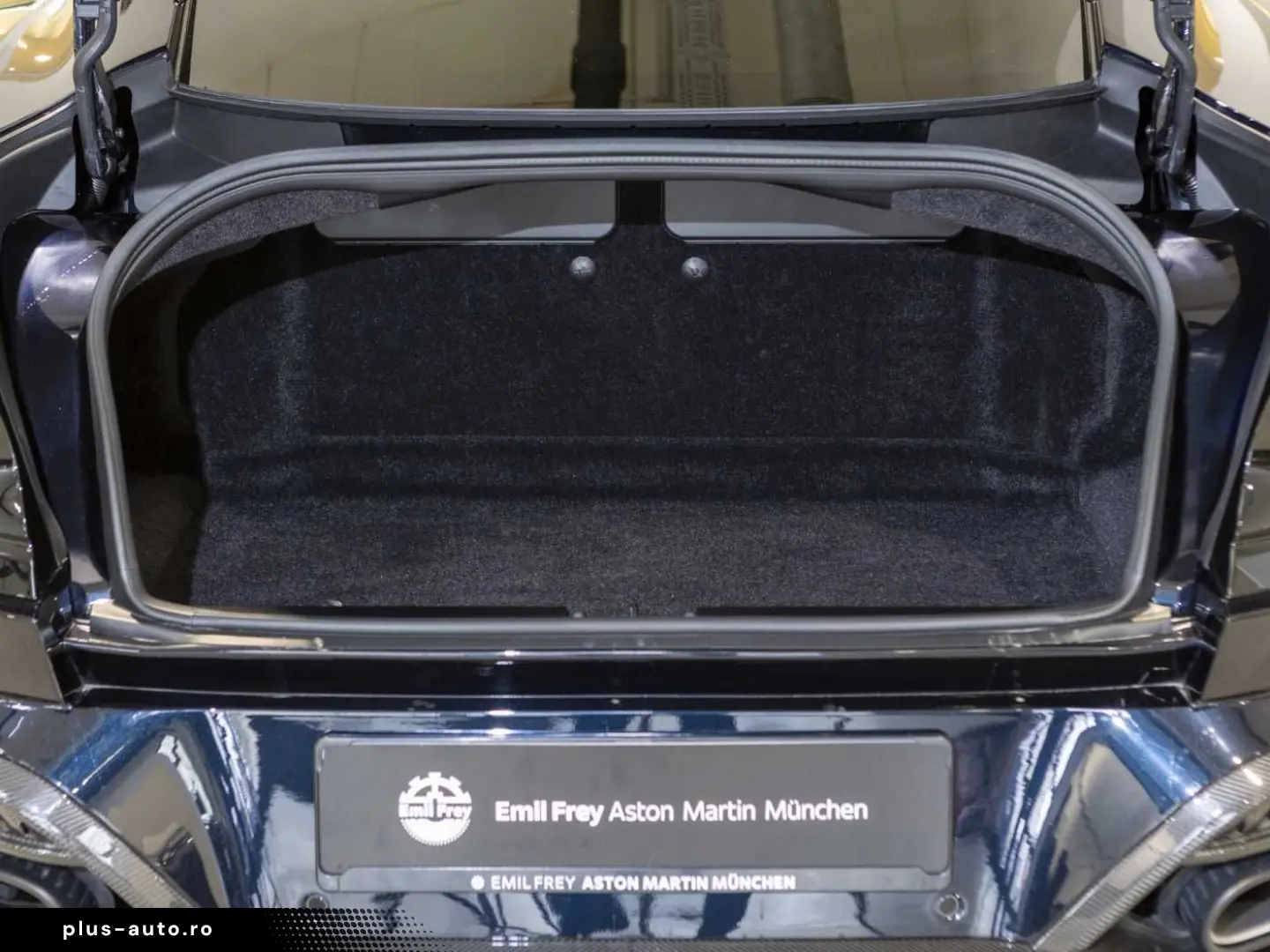 ASTON MARTIN V12 Vanquish -Ultramarine Black-