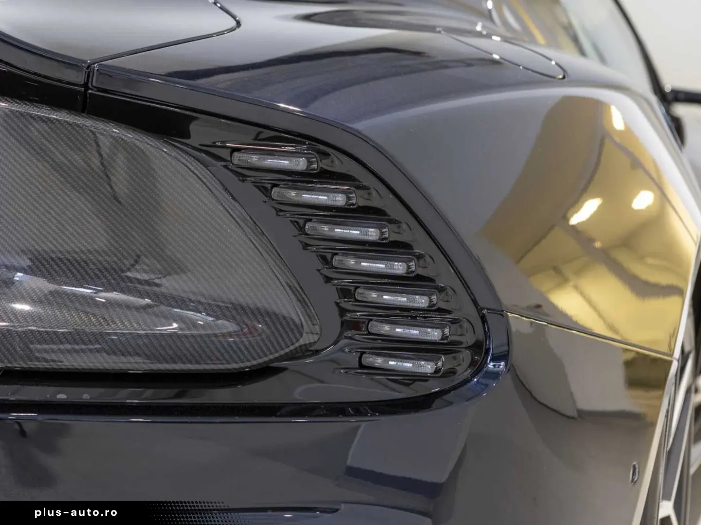 ASTON MARTIN V12 Vanquish -Ultramarine Black-