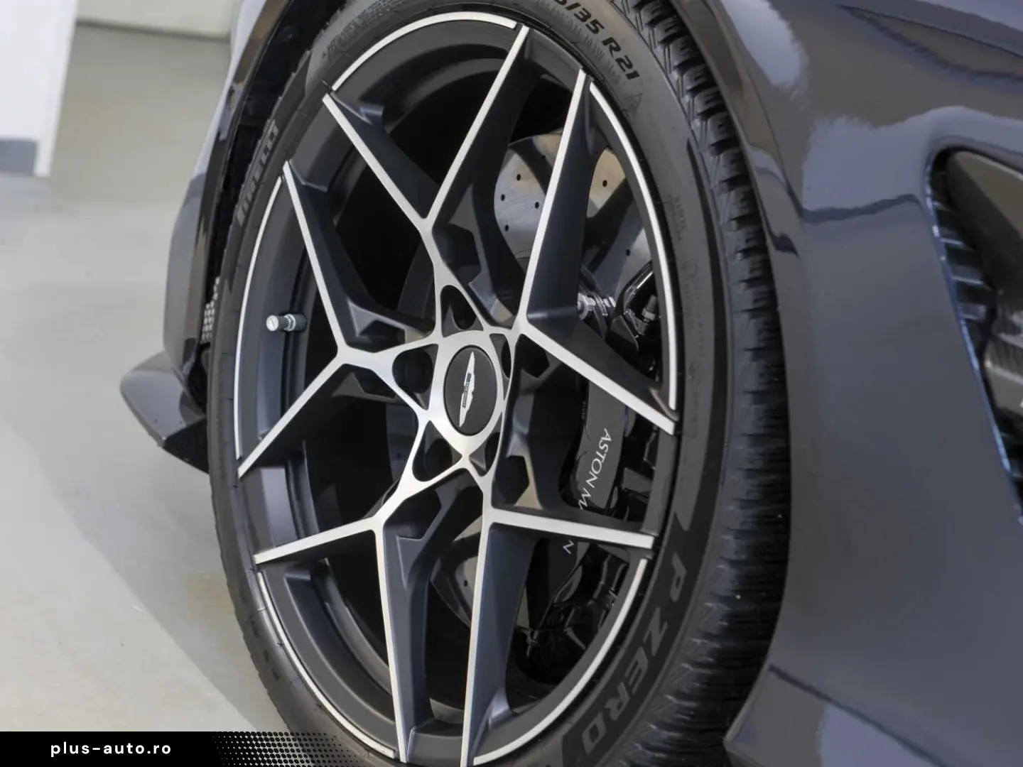 ASTON MARTIN V12 Vanquish -Ultramarine Black-