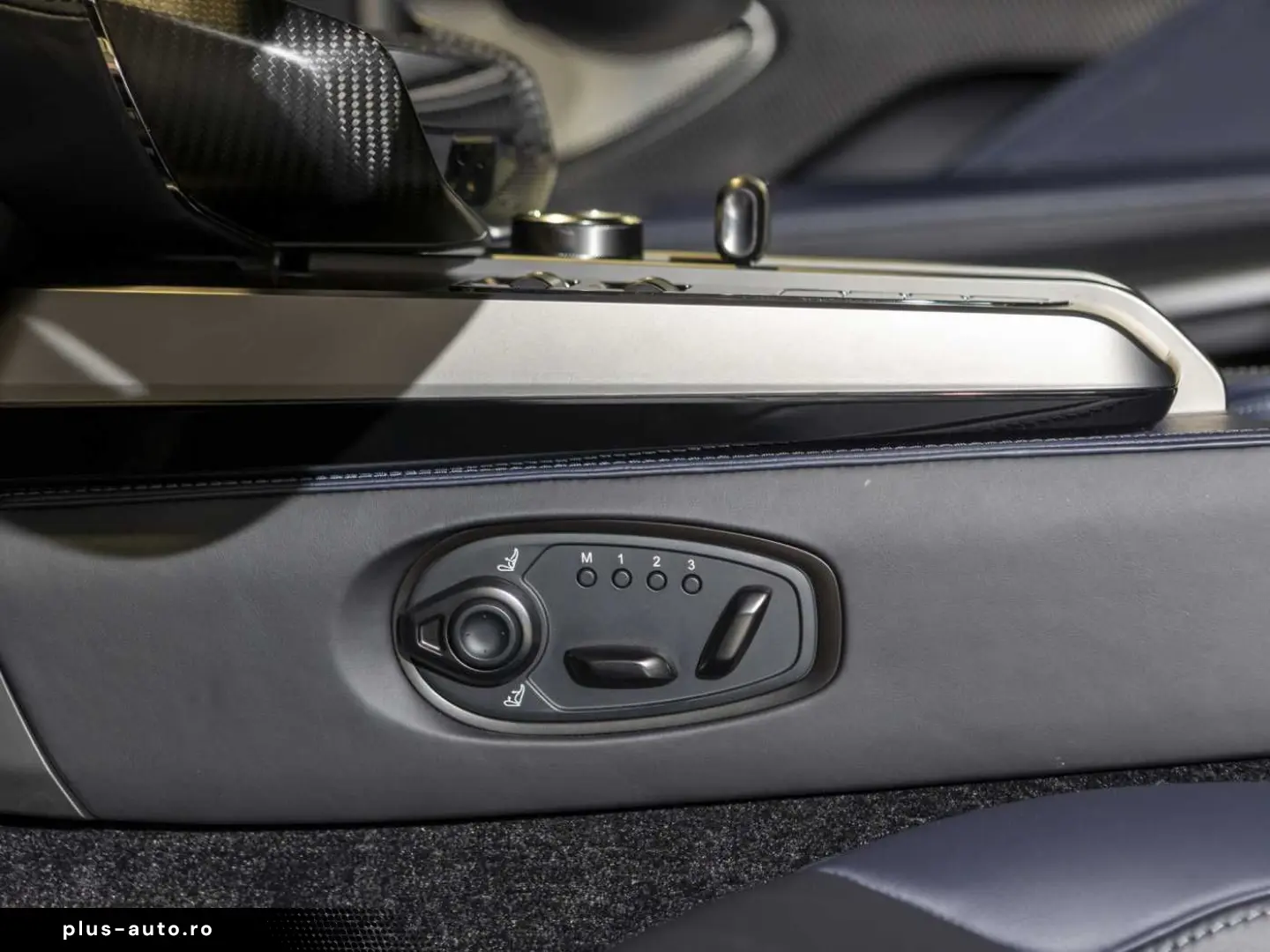 ASTON MARTIN V12 Vanquish -Ultramarine Black-