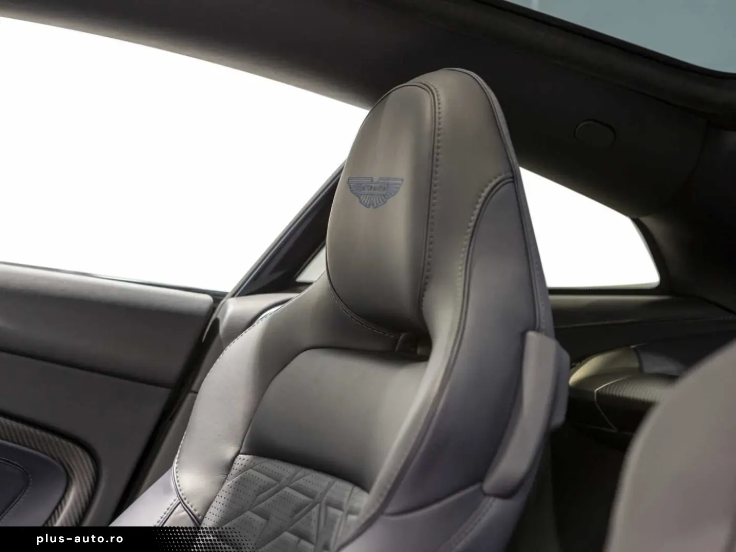 ASTON MARTIN V12 Vanquish -Ultramarine Black-