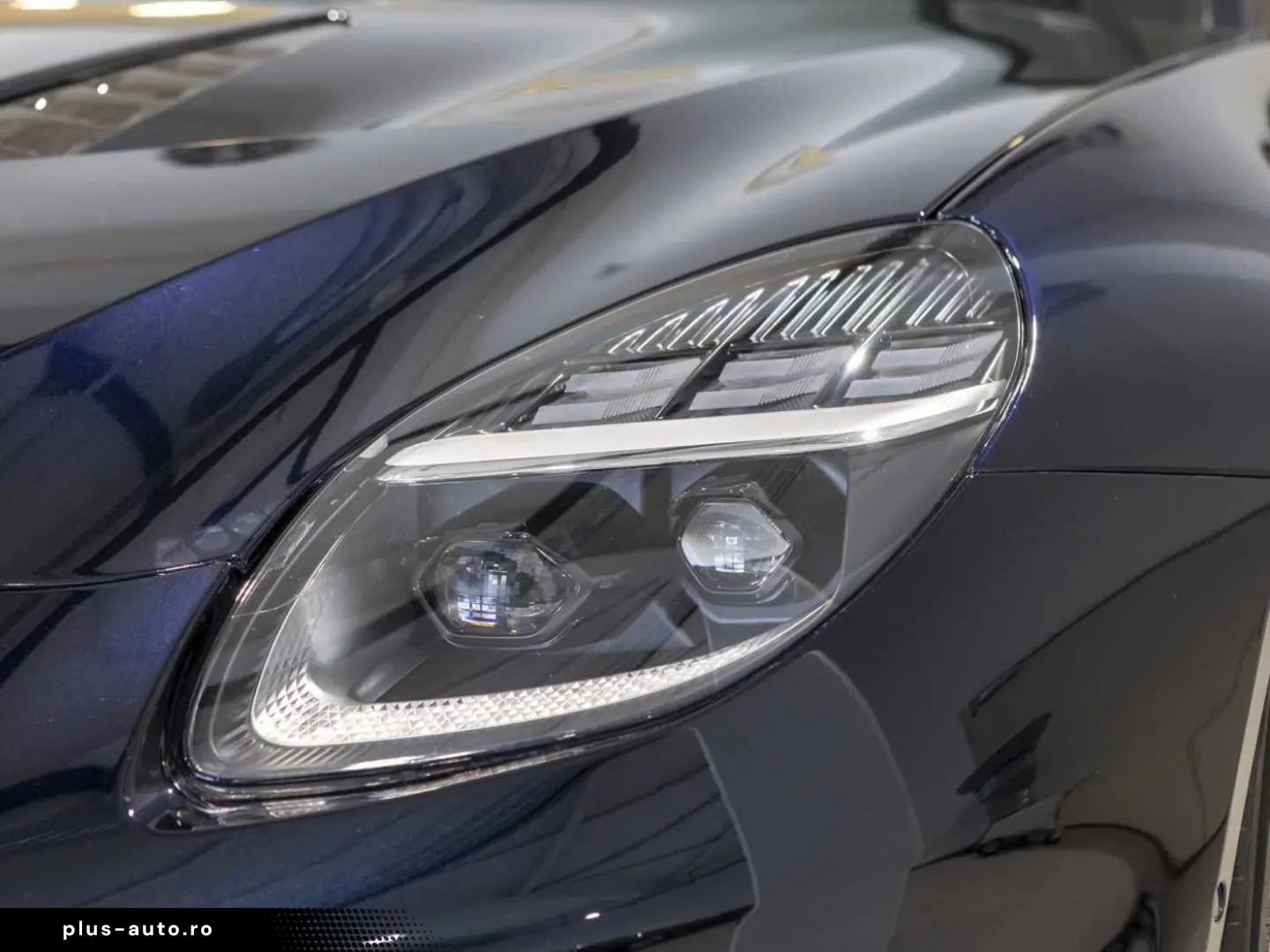 ASTON MARTIN V12 Vanquish -Ultramarine Black-