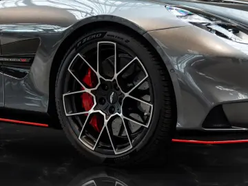 ASTON MARTIN Vanquish   Full Spec   Full Carbon Exterior