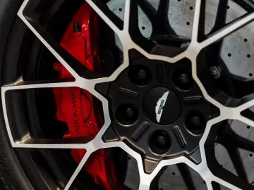 ASTON MARTIN Vanquish   Full Spec   Full Carbon Exterior