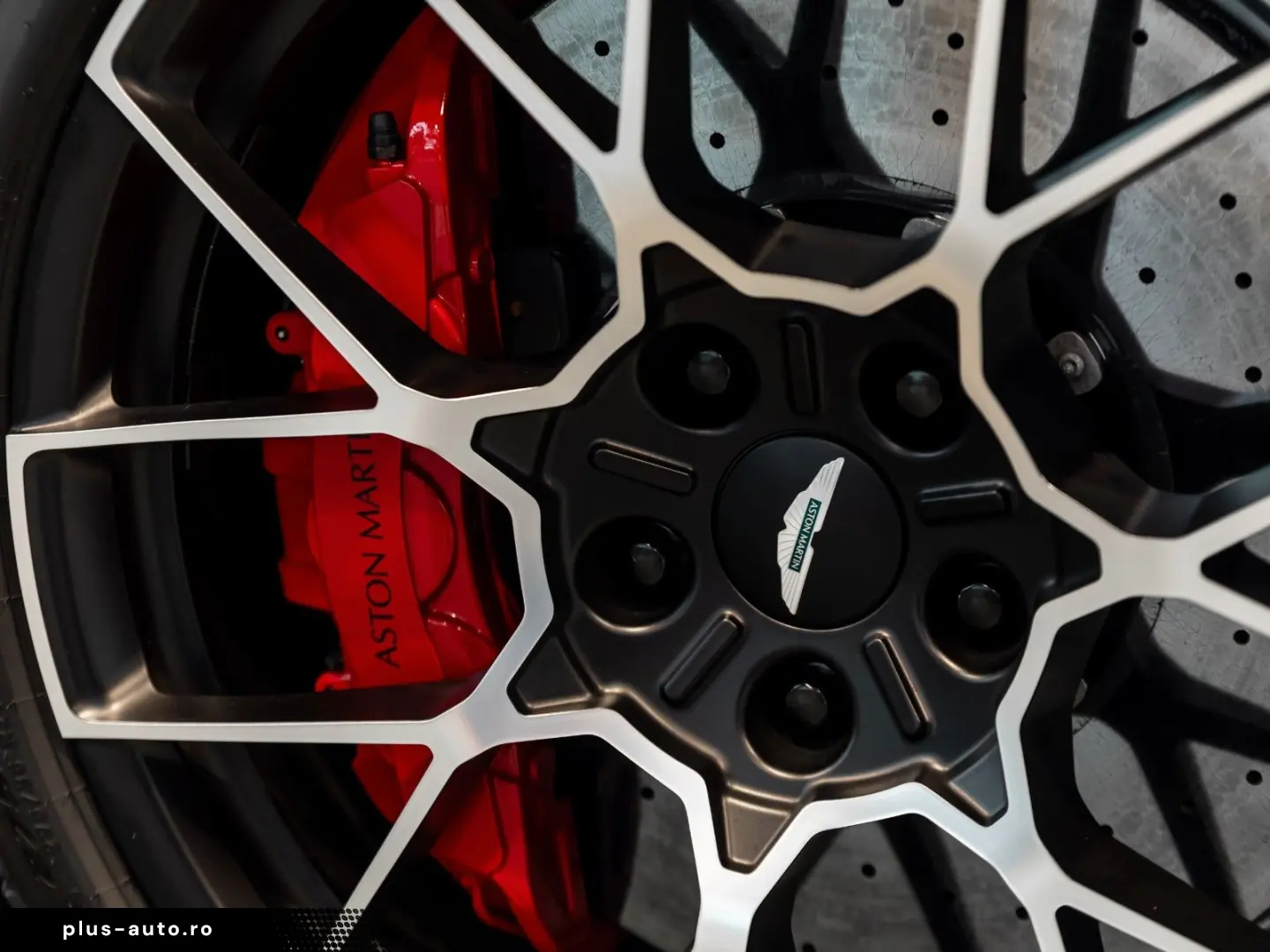 ASTON MARTIN Vanquish   Full Spec   Full Carbon Exterior